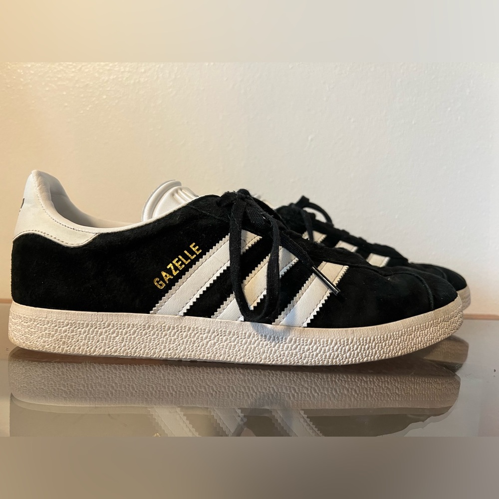 Black Adidas Gazelle Shoes
